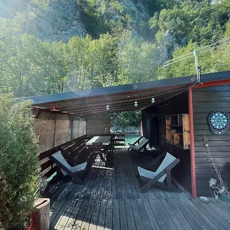 Raft Perucac Botel 3*
